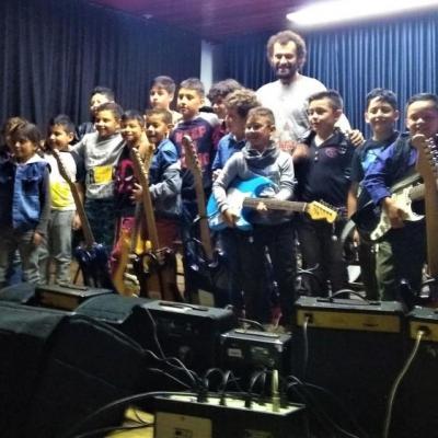 Estudiantes recital de Guitarra y Bajo Eléctrico.