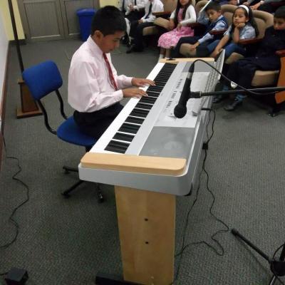 Estudiante en recital de Piano - Escuela Musical Amadeus