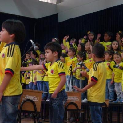 En presentación con la camiseta de la Selección Colombia