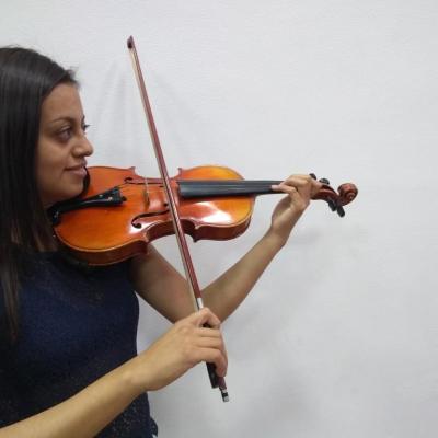 Profesora de violín María José Chamorro. E.M Amadeus