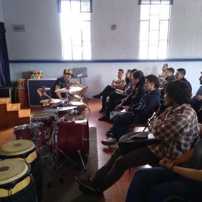 En taller de Percusión Latina.